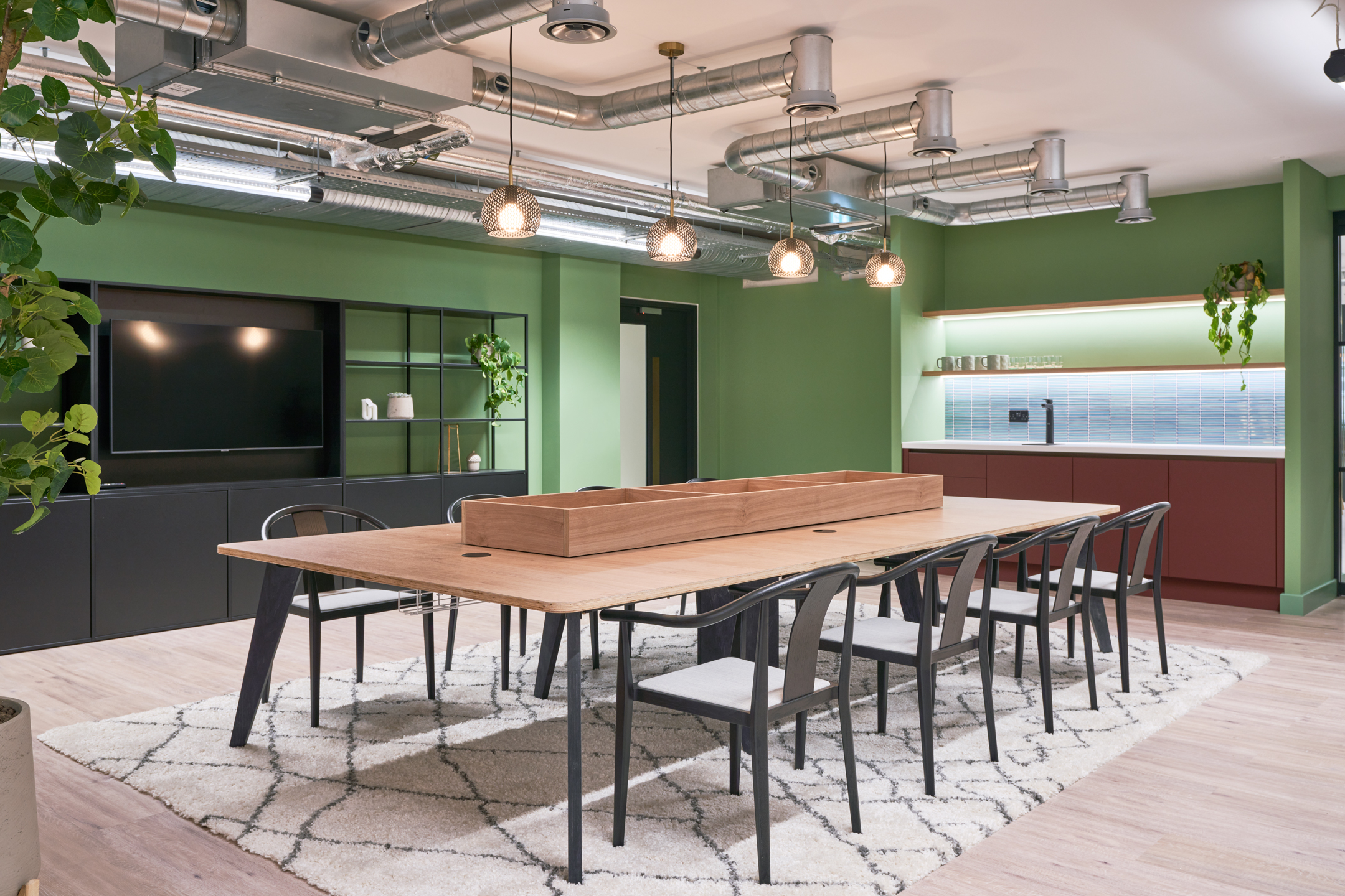 Breakout area within 101 New Cavendish St, L2, delivered by Platfform for the client, combining soft seating, informal meeting points, and muted tones to create a relaxed and functional communal space.
