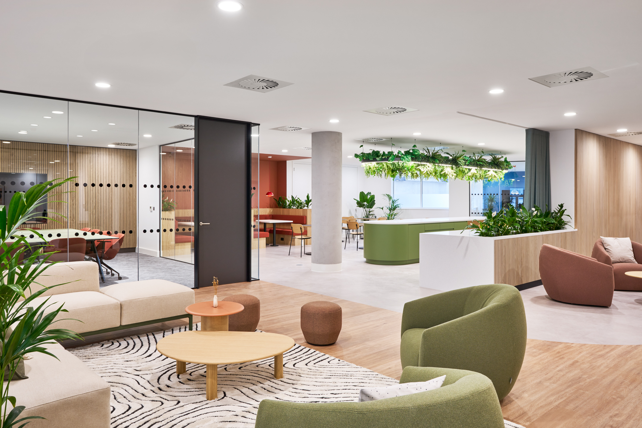 Open-plan workspace at 7 Bishopsgate, Level 4, furnished by Platfform for BGO, featuring soft seating, integrated planting, and a green kitchen hub.