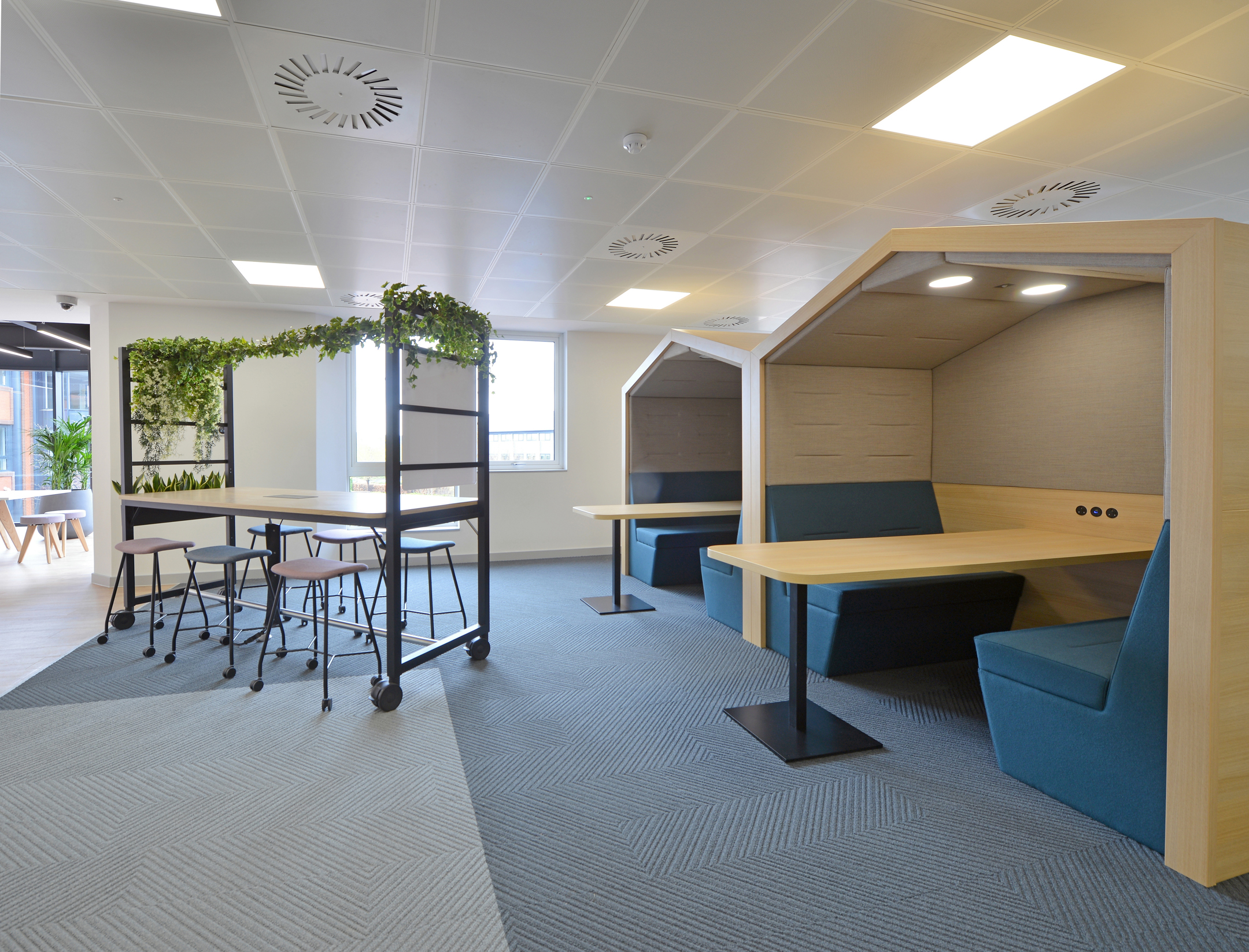 Collaborative booths and high table furniture supplied for Fujitsu Edinburgh’s breakout space.