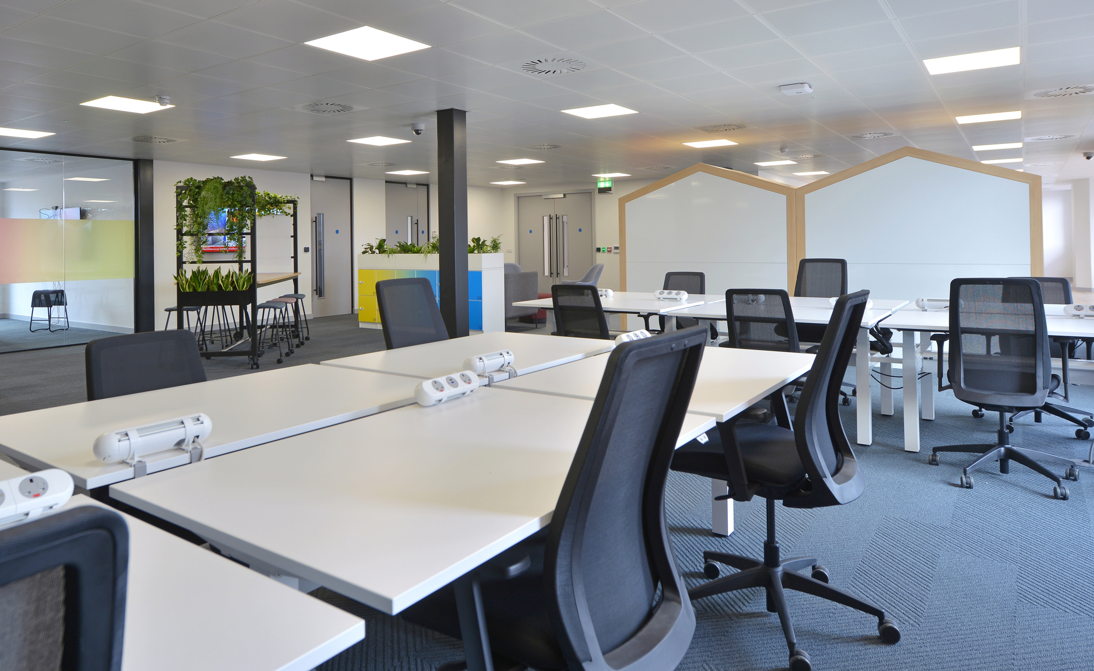 Open-plan workstations and task chairs supplied for Fujitsu Edinburgh, with integrated power and space for collaboration