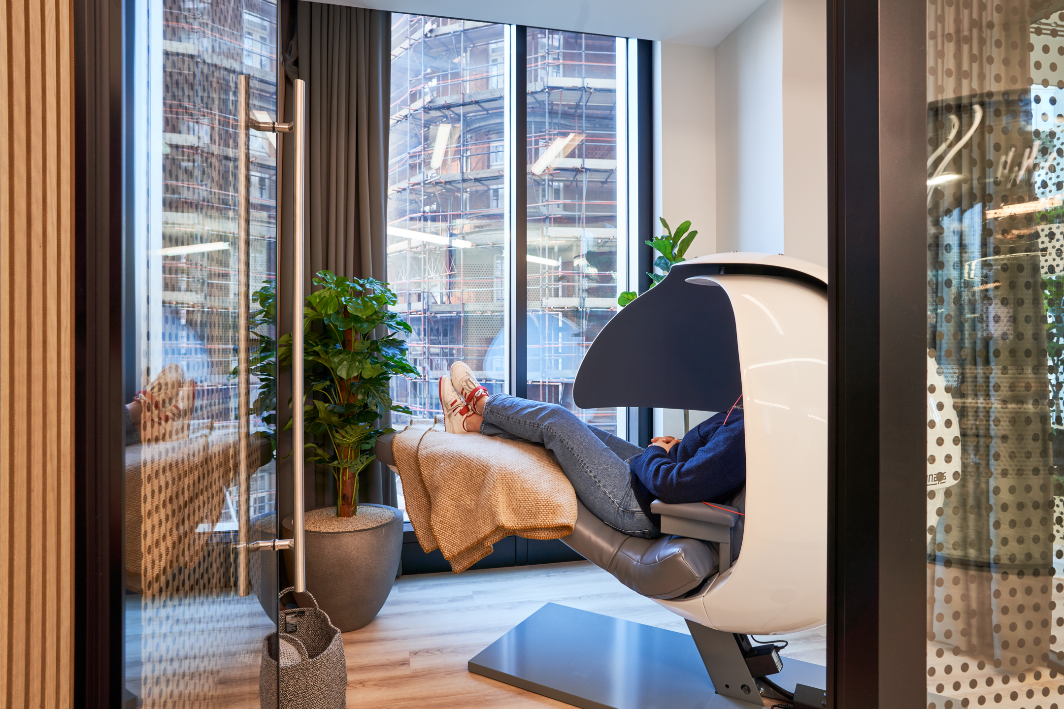 Recharge room at capital.com featuring a high-tech nap pod and soft accessories supplied by Platfform to support wellbeing at work.
