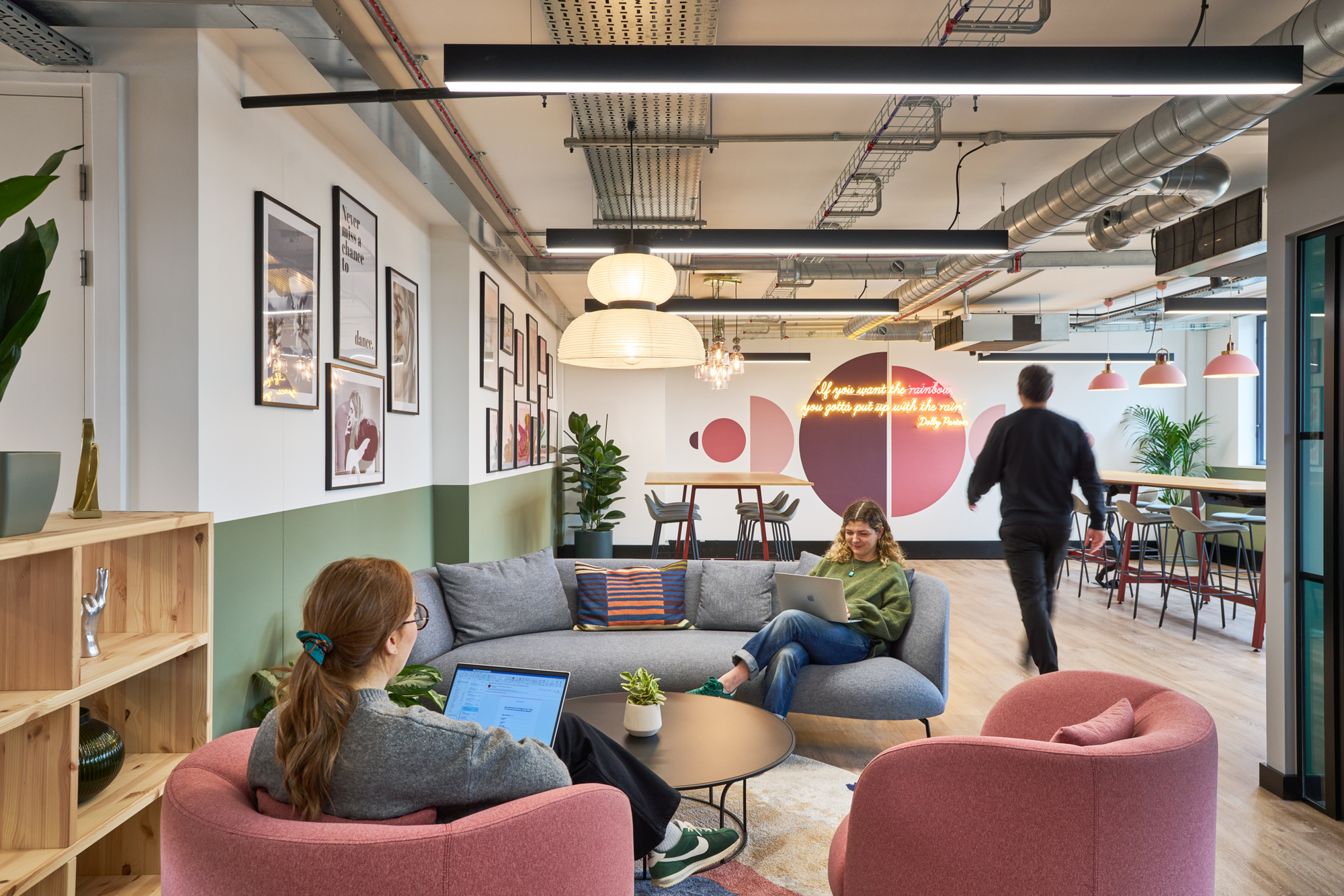 Cosy breakout area at Work.Life Waverly House by Platfform, blending soft pink seating, vibrant artwork, and a neon sign inspired by Soho's character.