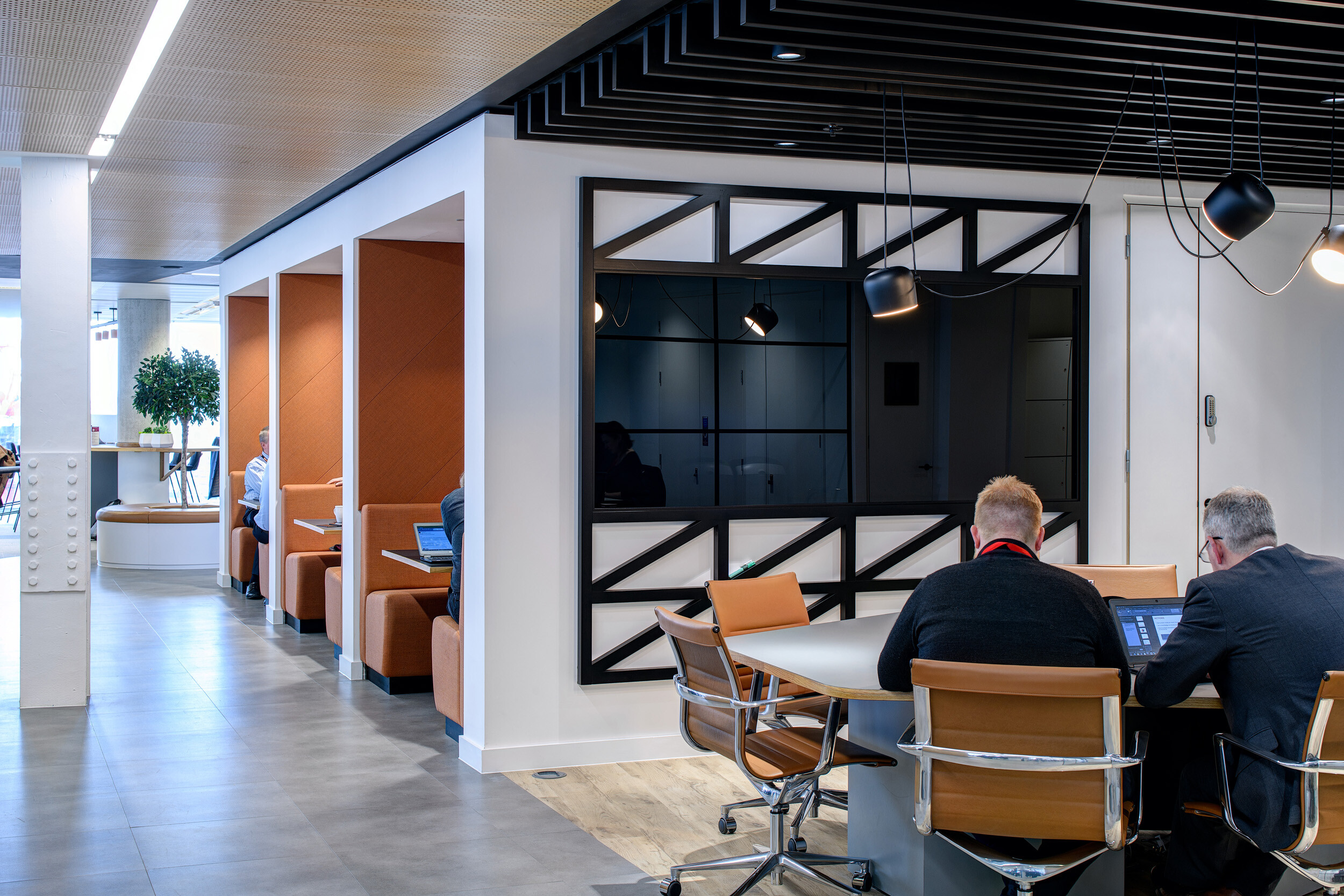 Breakout booths and meeting chairs at MITIE's Shard office, with soft seating and collaborative furniture specified by Platfform.