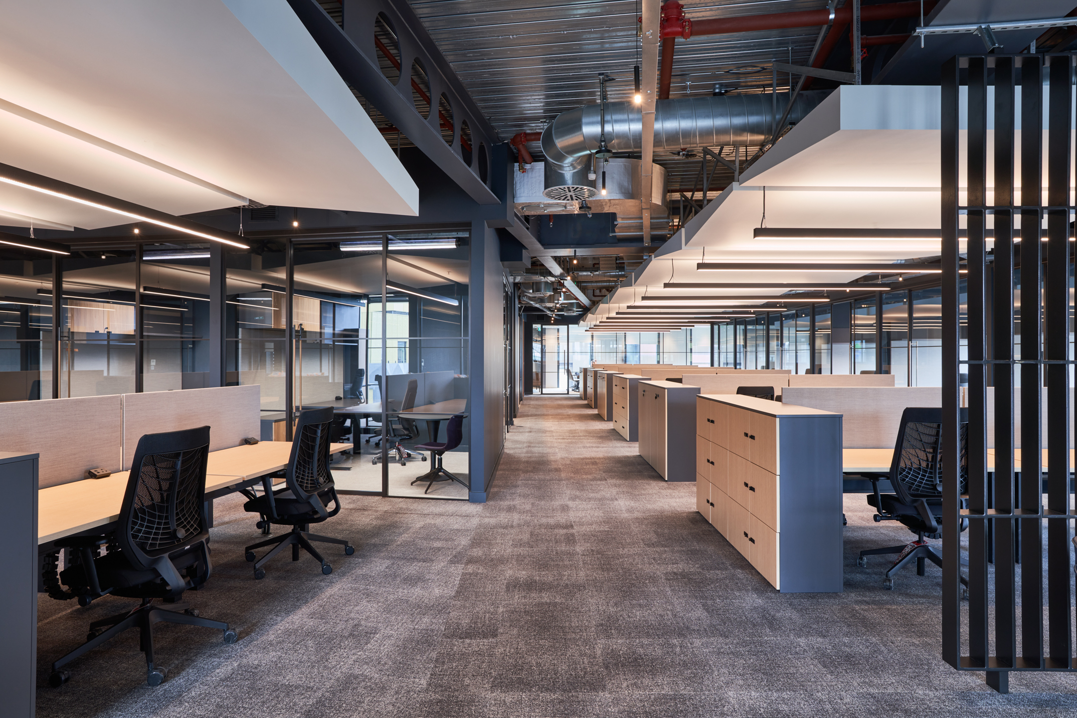 United Talent Agency’s open workspace, furnished by Platfform with ergonomic chairs, acoustic screens, and storage that keeps pace with daily flow.