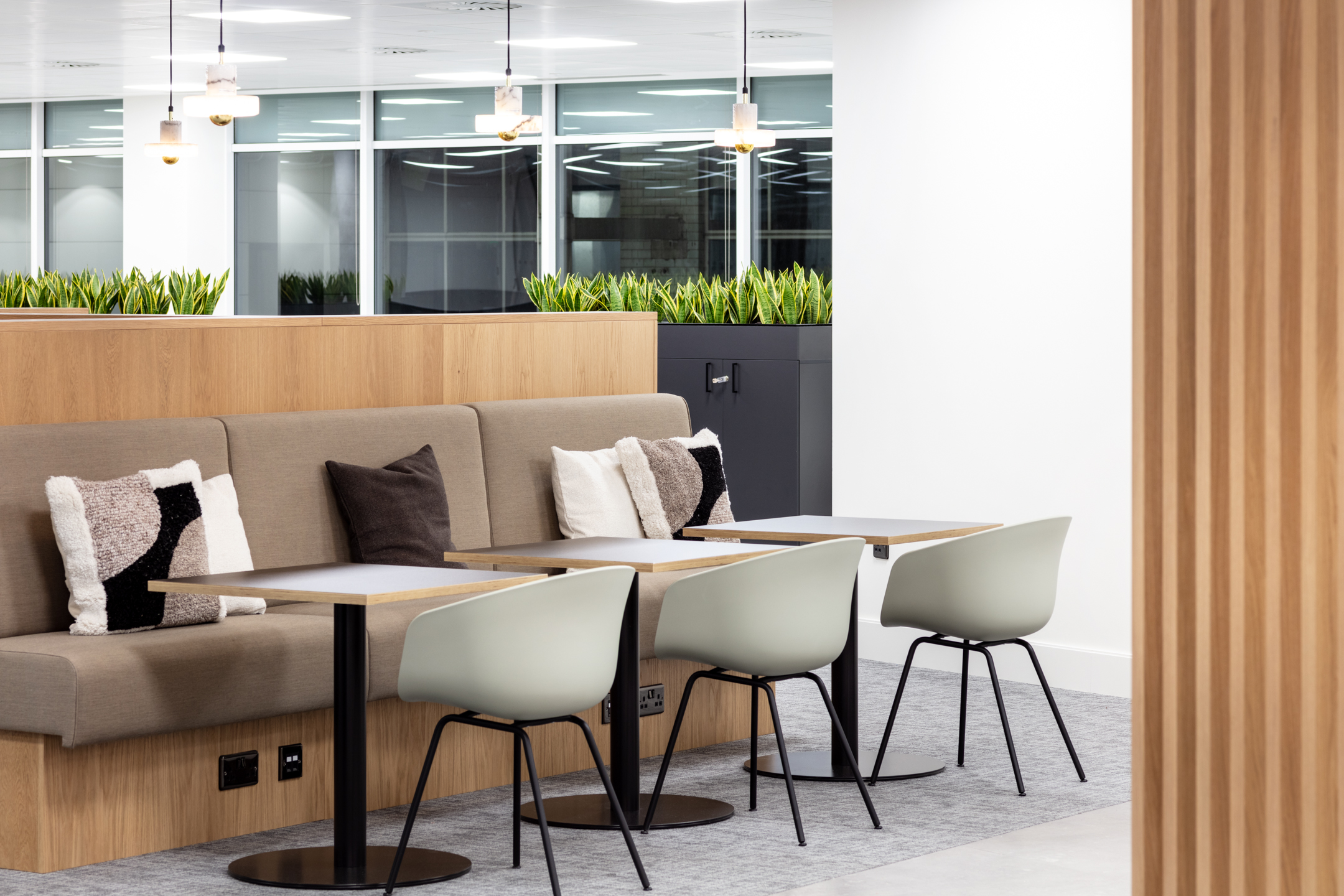 Breakout desk seating at 7 Bishopsgate Level 2 for BGO, supplied by Platfform, combining soft task chairs and high bench-style tables to support informal working and flexible use between zones.