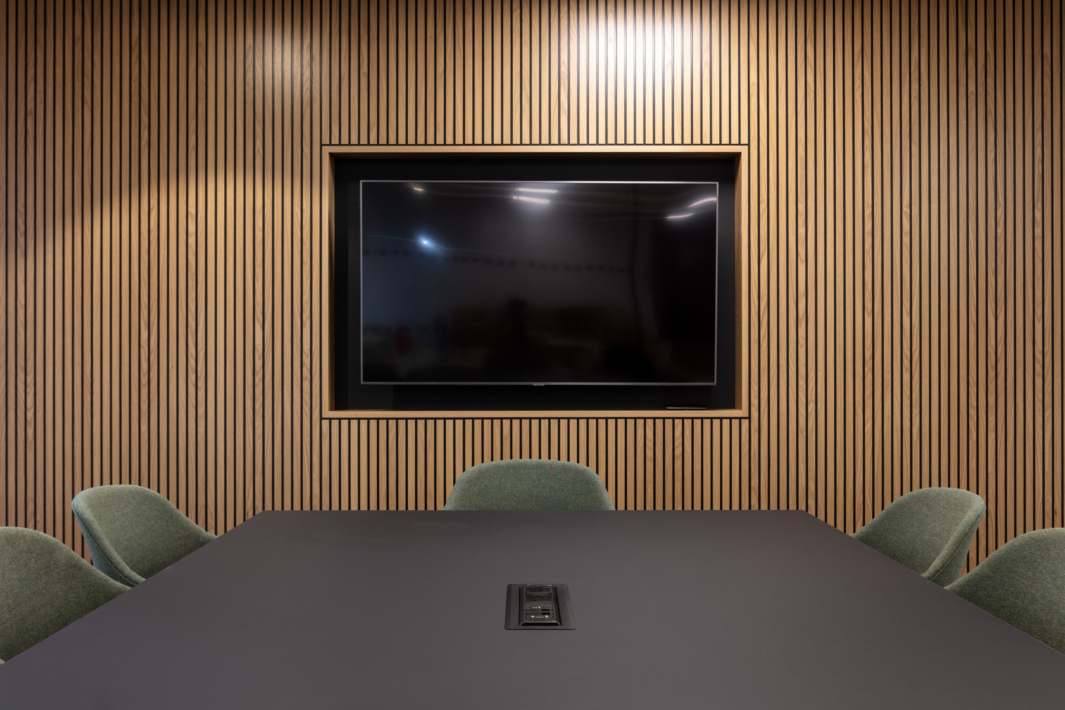 Wall-mounted TV in the meeting room at 7 Bishopsgate Level 2 for BGO, integrated into a Platfform-furnished space with full-height glazing and tailored AV support for hybrid collaboration.