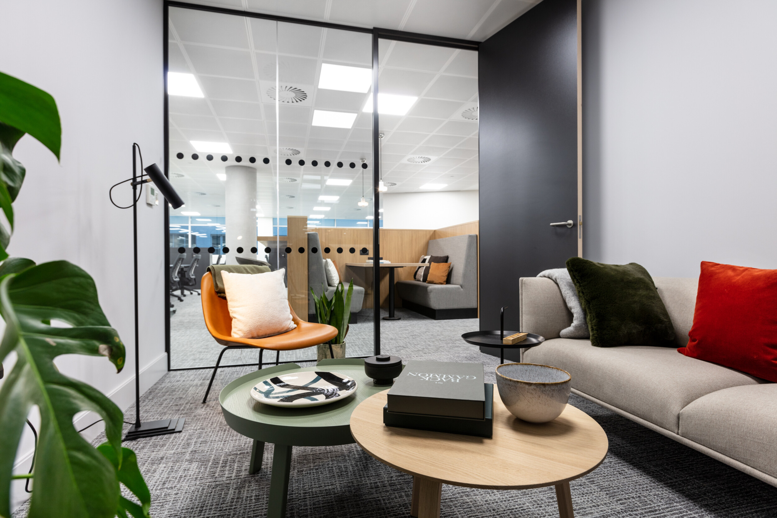 Meeting room at 7 Bishopsgate Level 3, furnished by Platfform, with a central table, integrated AV, and full-height glazing to support high-specification meetings.